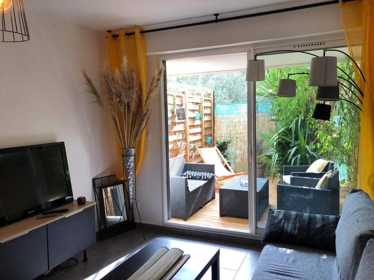 Apartment Agreable T2 Traversant Rdc Avec Terrasse + Balcon+ Parking 2 Places *