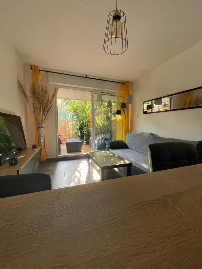 Agreable T2 Traversant Rdc Avec Terrasse + Balcon+ Parking 2 Places Apartment *